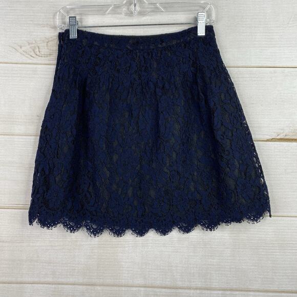 J.Crew Mini Skirt Sz 2 Navy Blue Lace Overlay Lined Side Zip Floral Scalloped - Picture 3 of 8